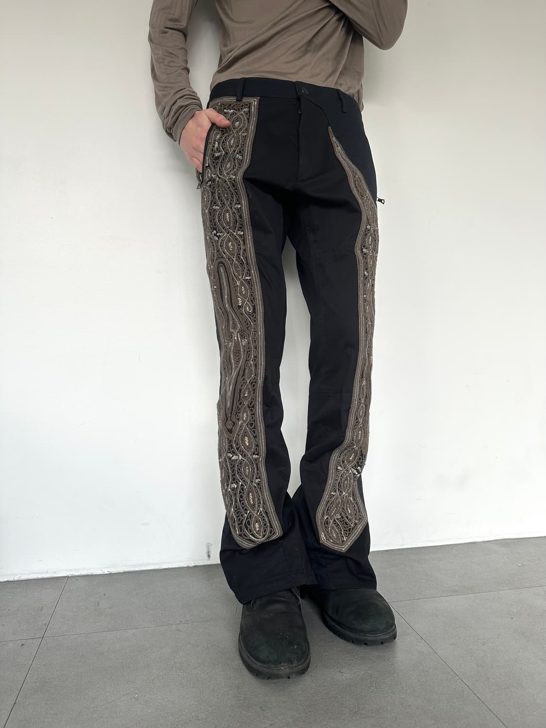 드리스 반 노튼 백지퍼 자수 플레어 팬츠 상품이미지2