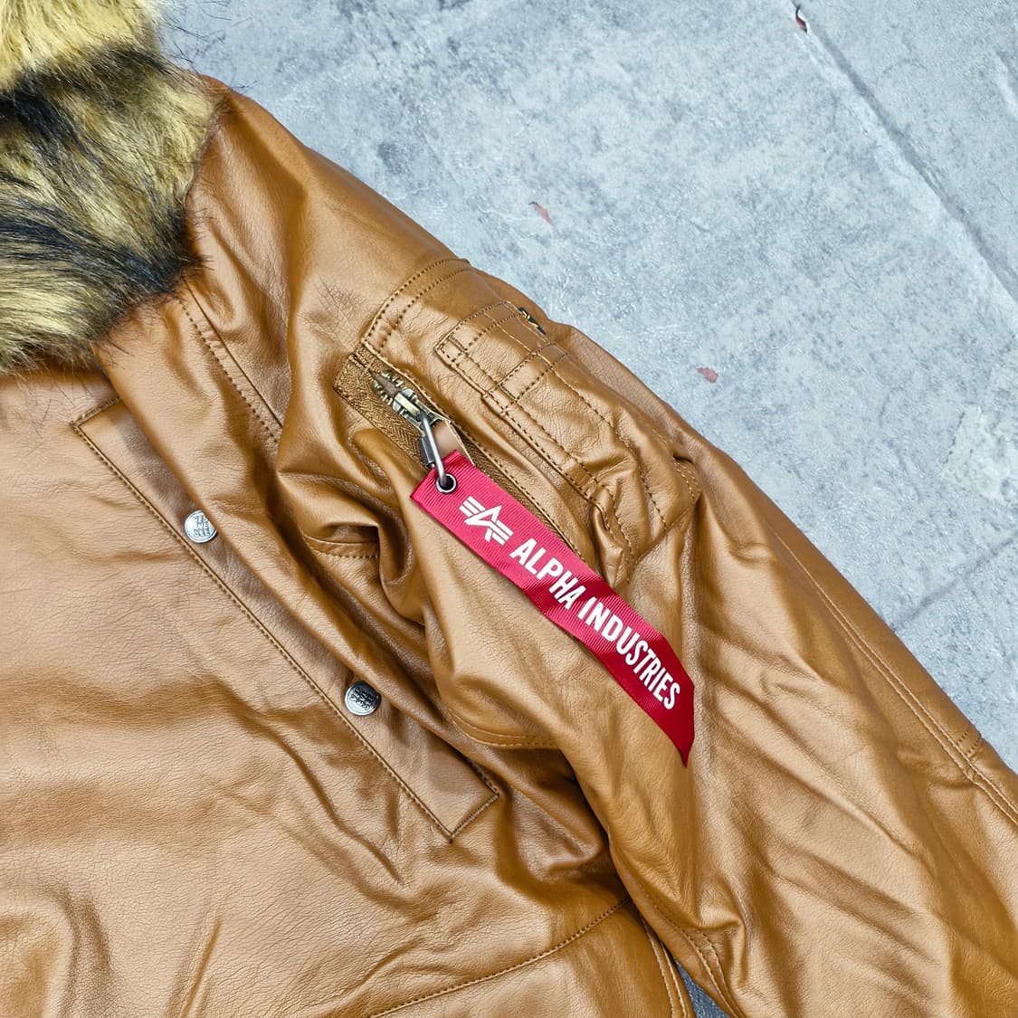 예스아이씨x알파인더스트리 콜라보 n-3b 상품이미지3