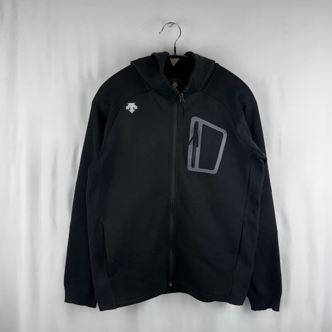 160) 데상트 퓨전플렉스 하이브리드 플리스 자켓 블랙 상품이미지2