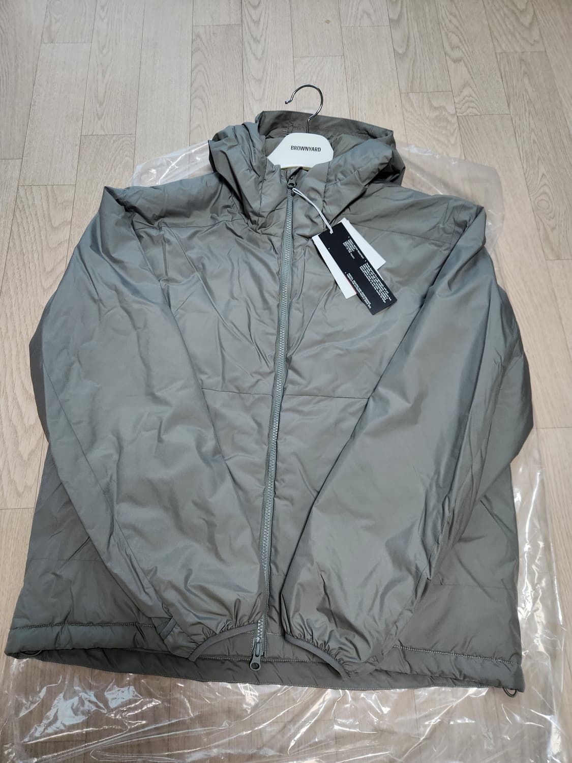 브라운야드 라이트 후디드 자켓
올리브 그레이 색상 4사이즈 상품이미지1