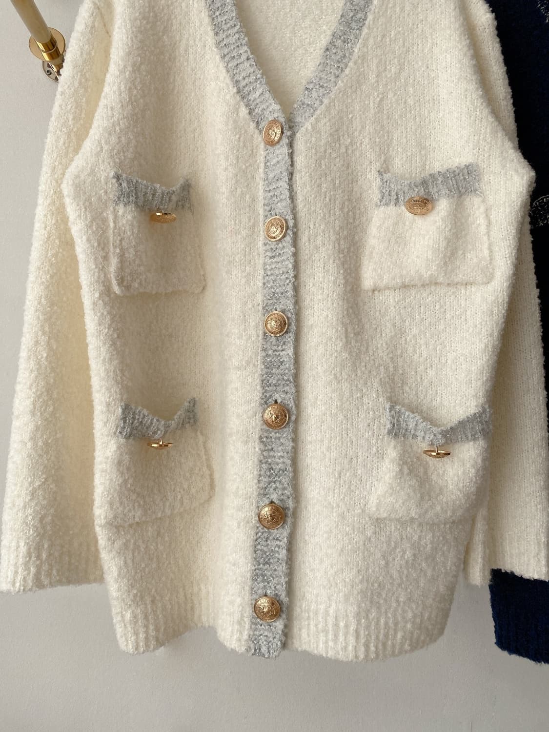 금장버튼 트위드 가디건 상품이미지1