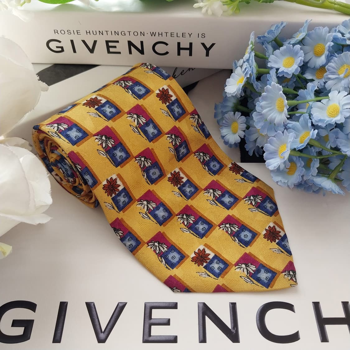 지방시 실크 머스타드 플라워 패턴 넥타이 9.5cm A등급 K1869
 상품이미지3