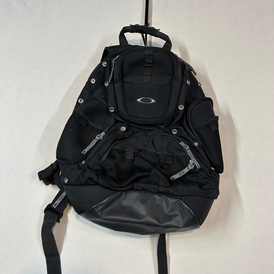 OAKLEY 오클리 아이코닉 멀티 포켓 백팩 상품이미지1