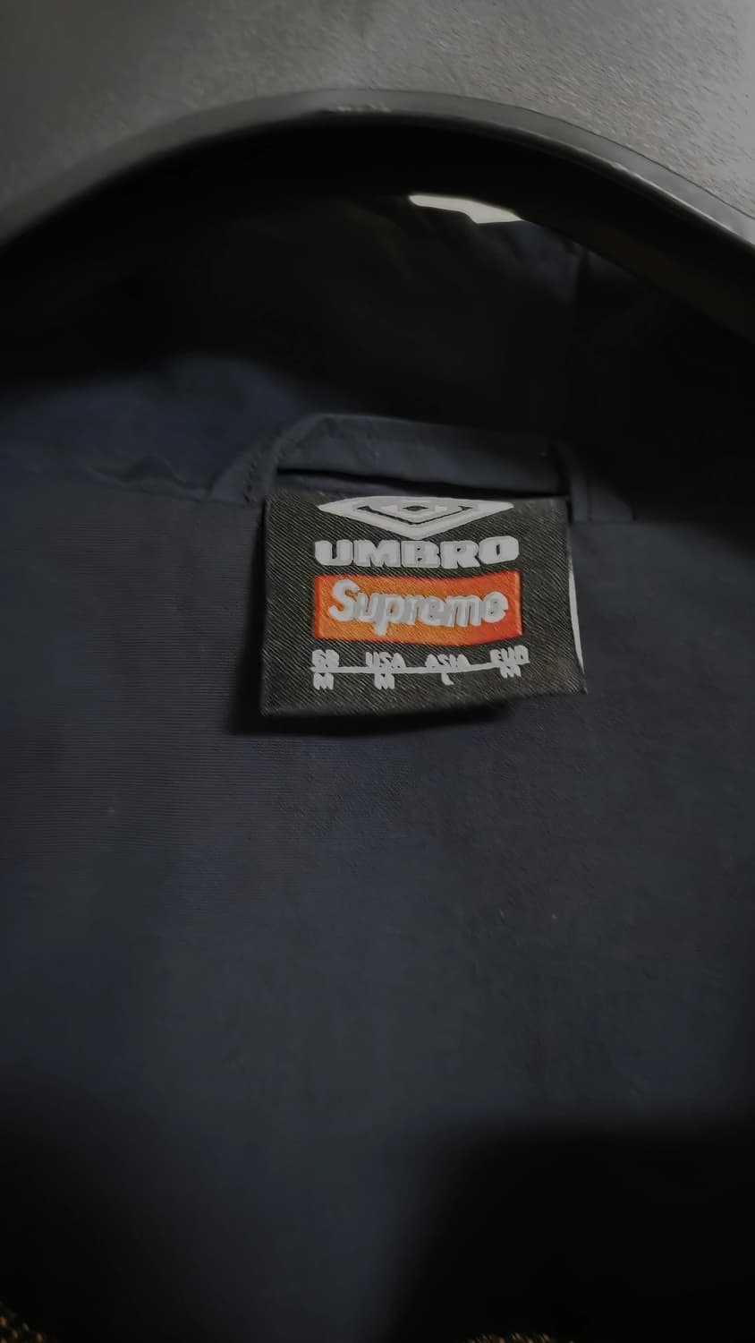 엄브로x 슈프림 트랙자켓 us m Asia L 사이즈 팝니다 상품이미지3