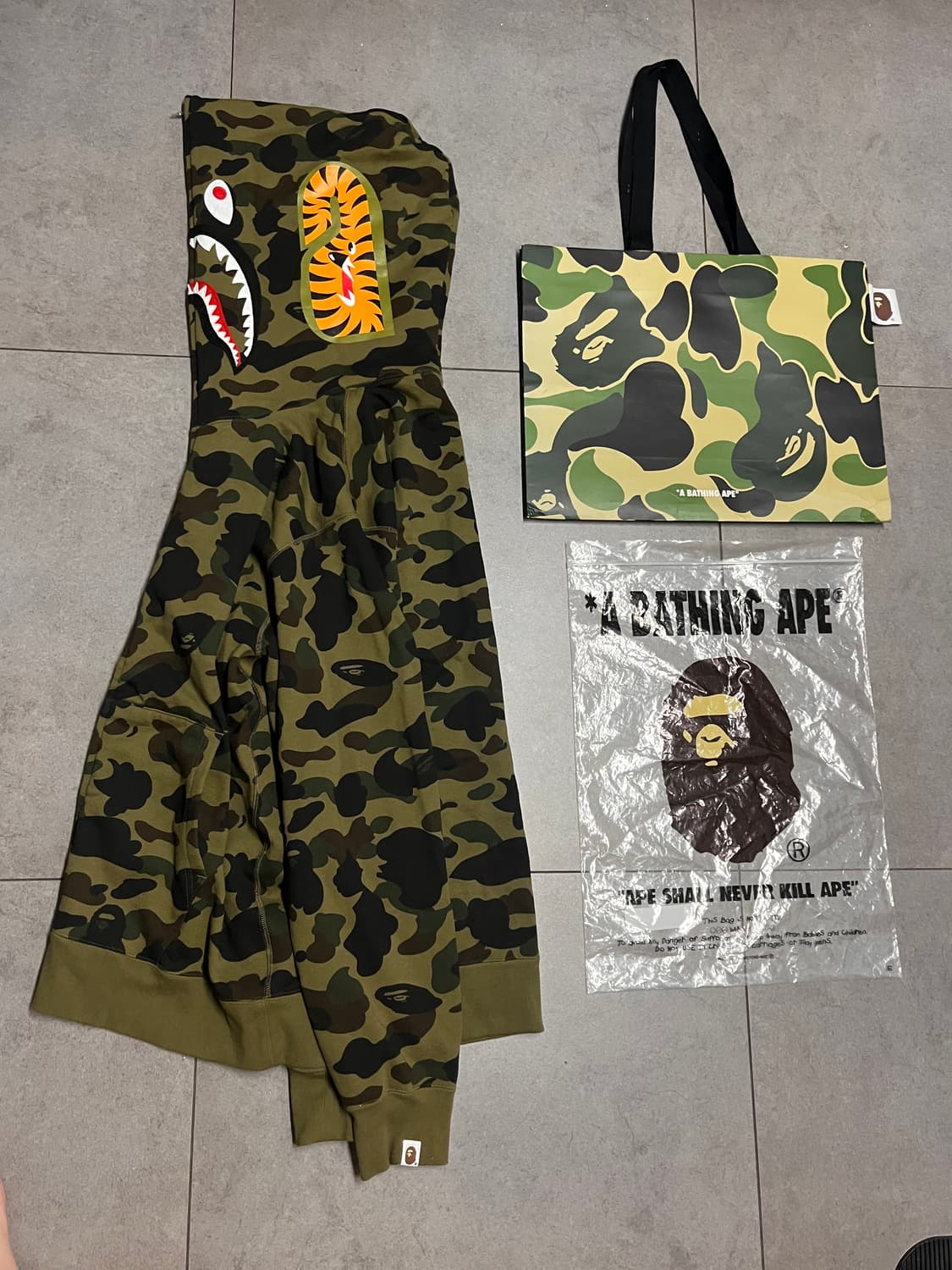 새상품급) 베이프 녹계 샤크 후드집업 상품이미지2