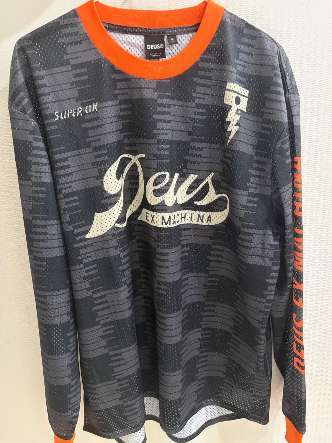 데우스 롱슬리브  상품이미지1