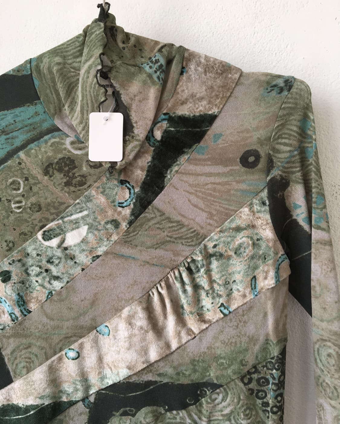 Oriental mood velvet layer high neck sle 상품이미지5
