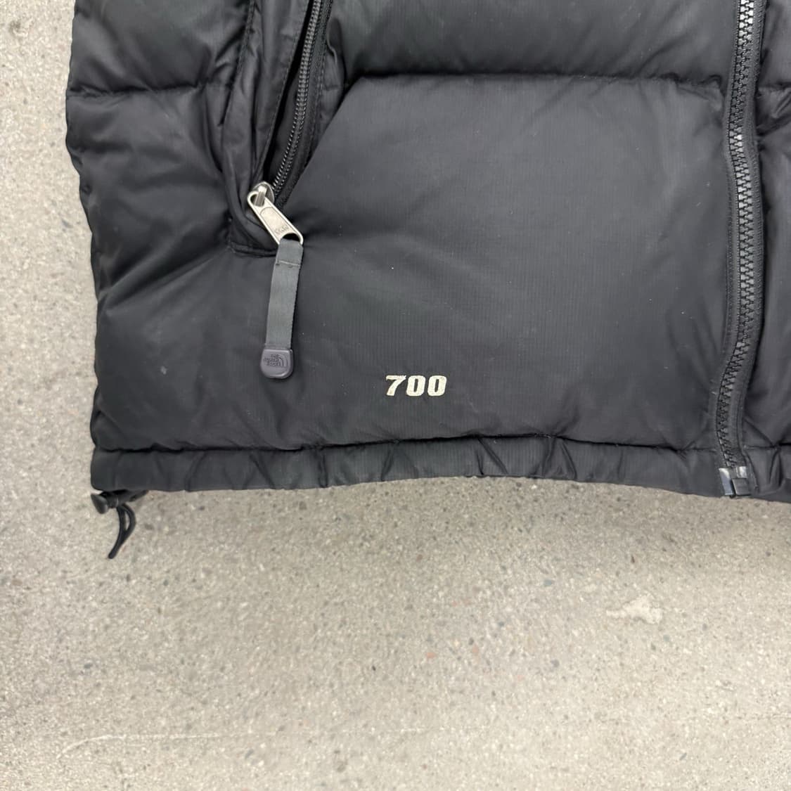 노스페이스 눕시 700 패딩 조끼 블랙 L 상품이미지2