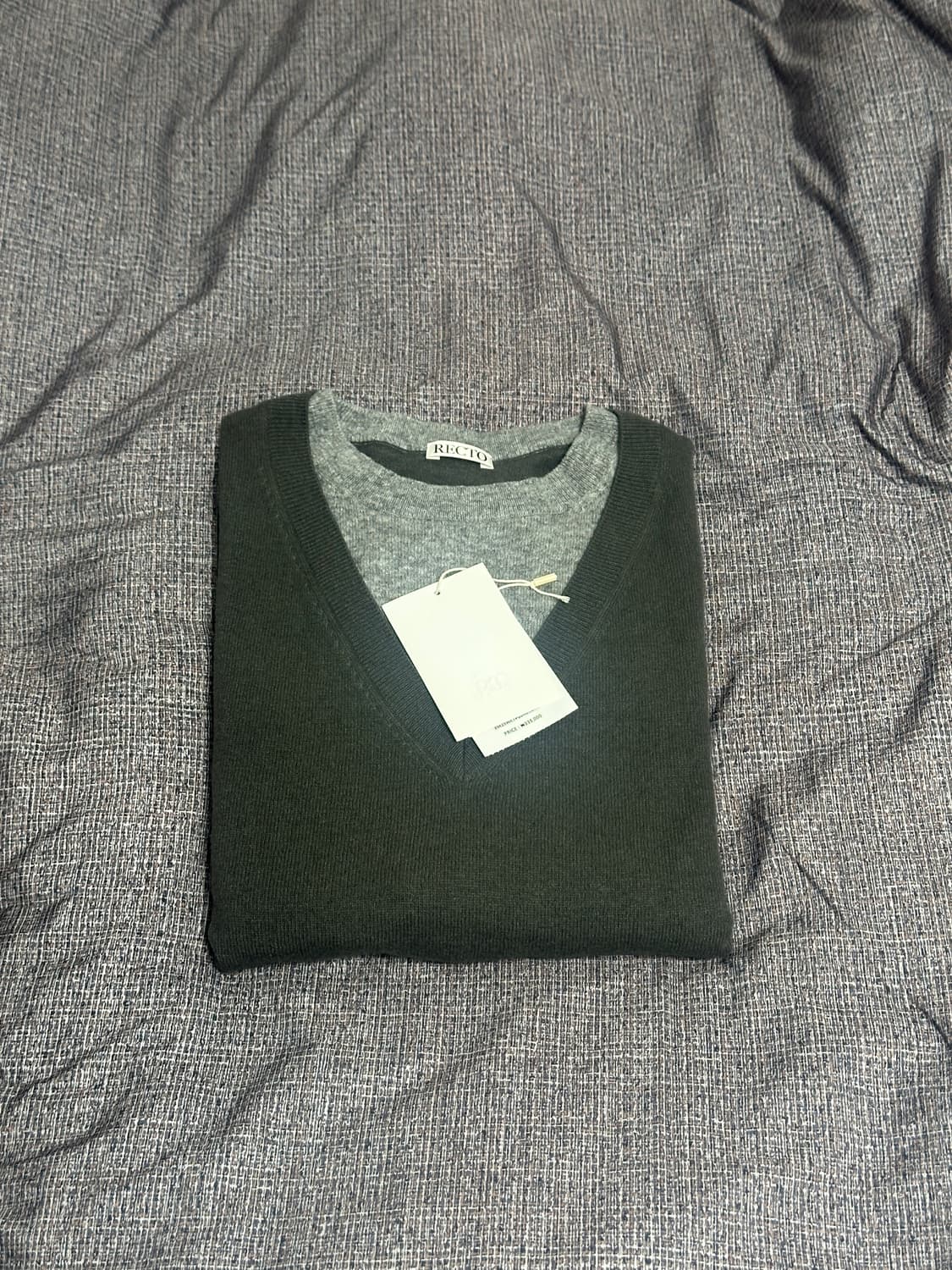 CONTRAST LAYERED V-NECK KNIT TOP  상품이미지6