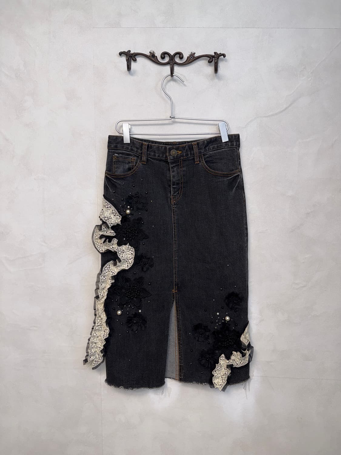Black denim flower lace slit midi skirt 상품이미지1