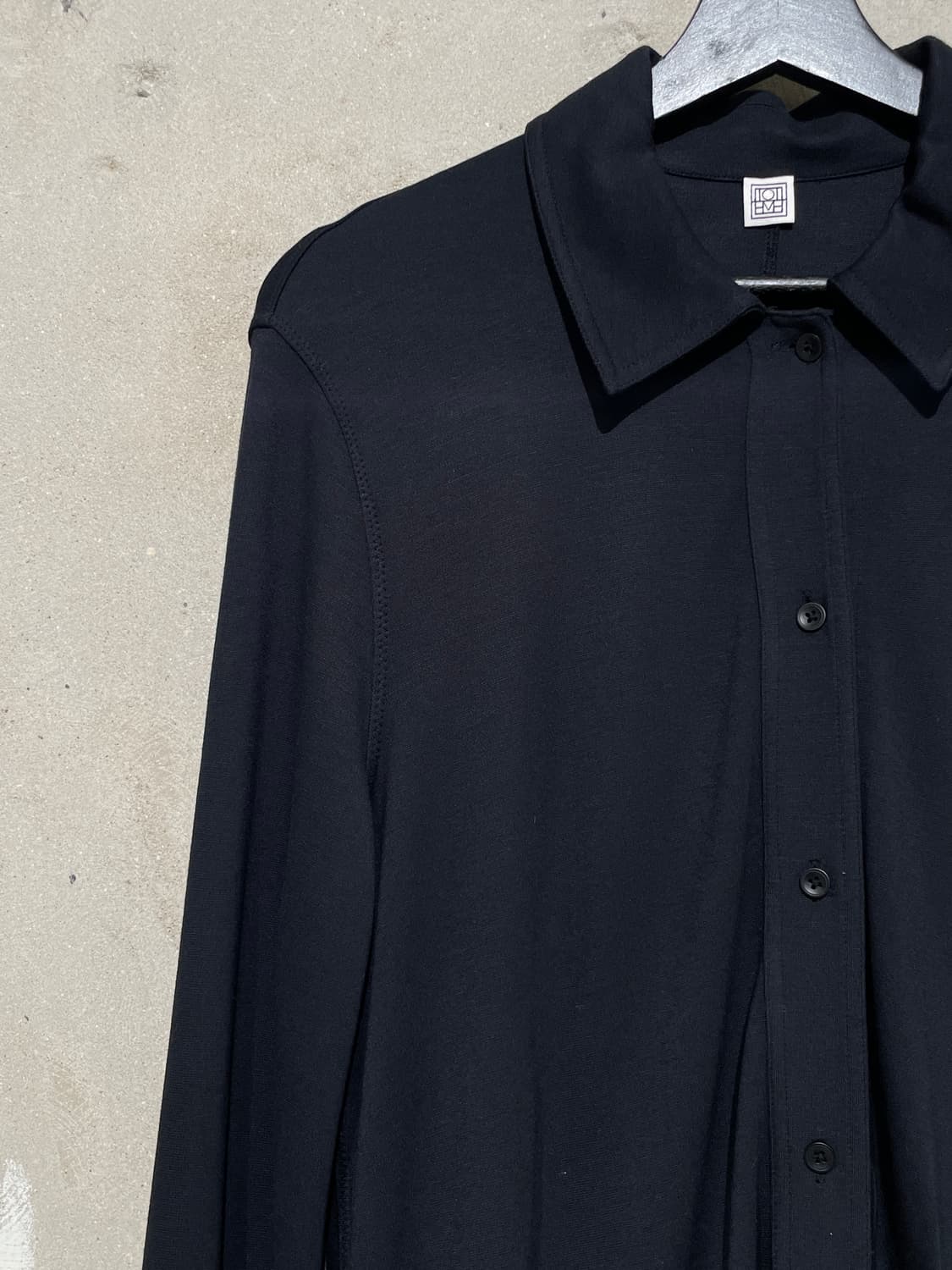 토템 블랙 저지 버튼 비스코스 셔츠  상품이미지2