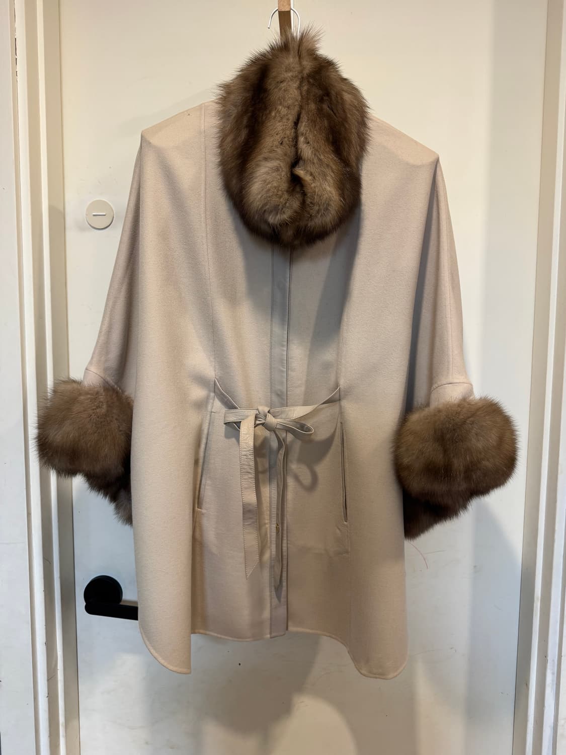 로로피아나 캐시미어 케이프 상품이미지1