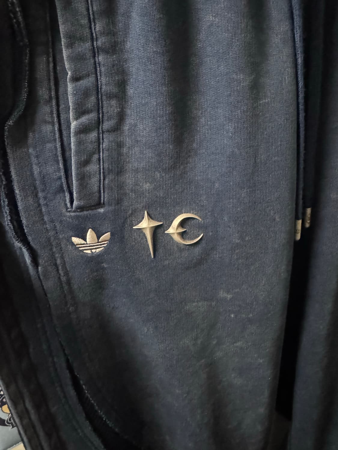 아디다스 떠그클럽 팀가이스트 스웻팬츠 인디고 블루 팝니다 상품이미지3