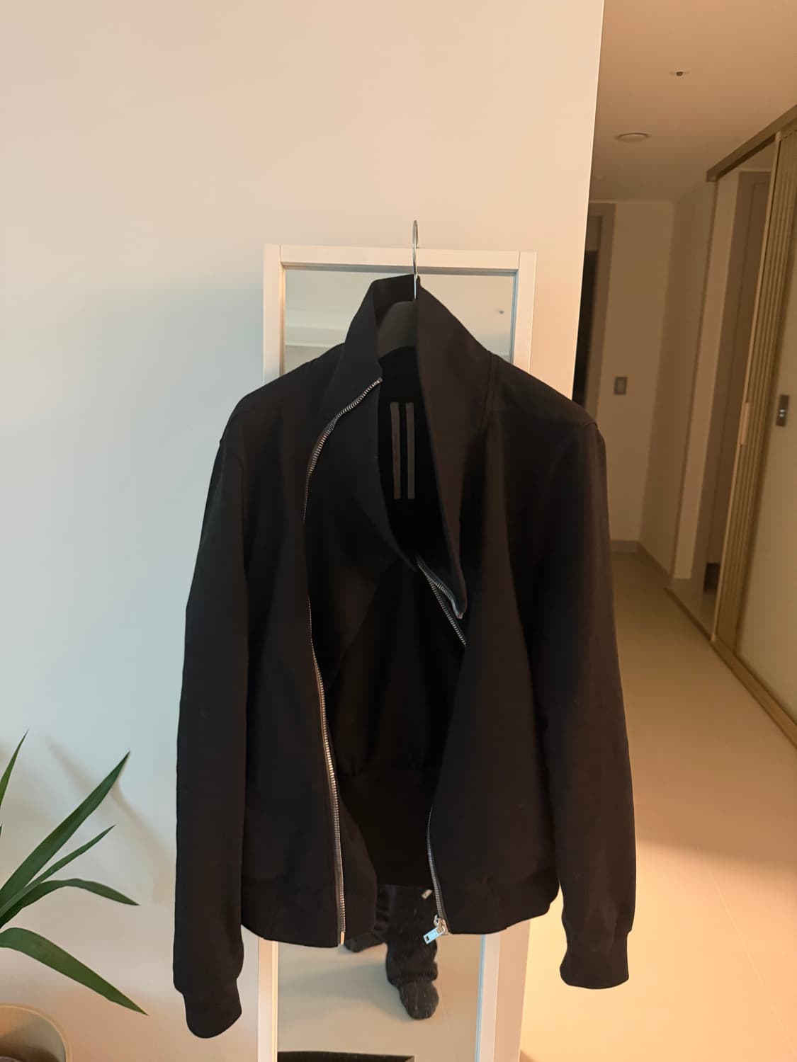 릭오웬스 바우하우스 사선 하이넥 집업 자켓 26ss 상품이미지1