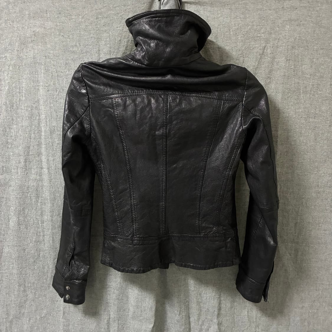 하이넥 사선 가죽 자켓 상품이미지3