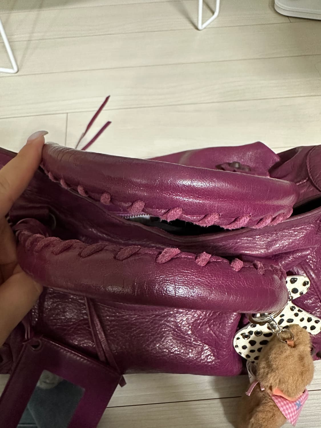 발렌시아가 모터백 미듐 퍼플 와인색 상품이미지6