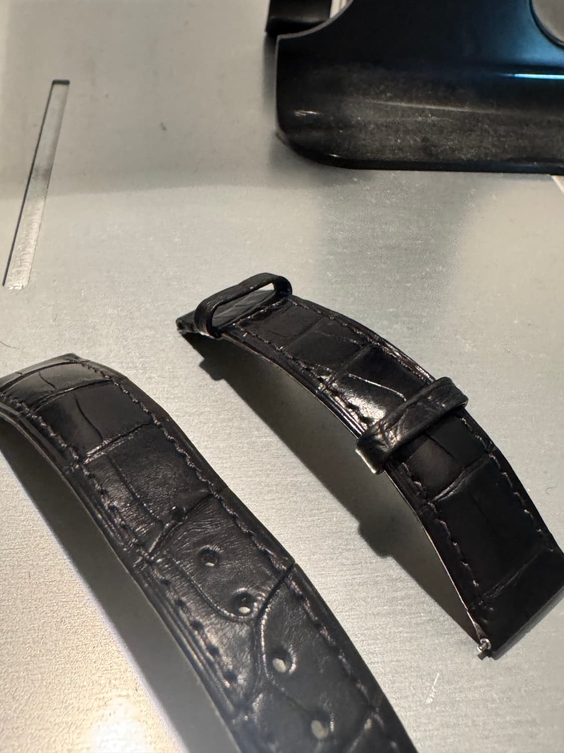 까르띠에 탱크 루이 스몰 블랙 스트랩 (유광블랙) 정품 상품이미지6