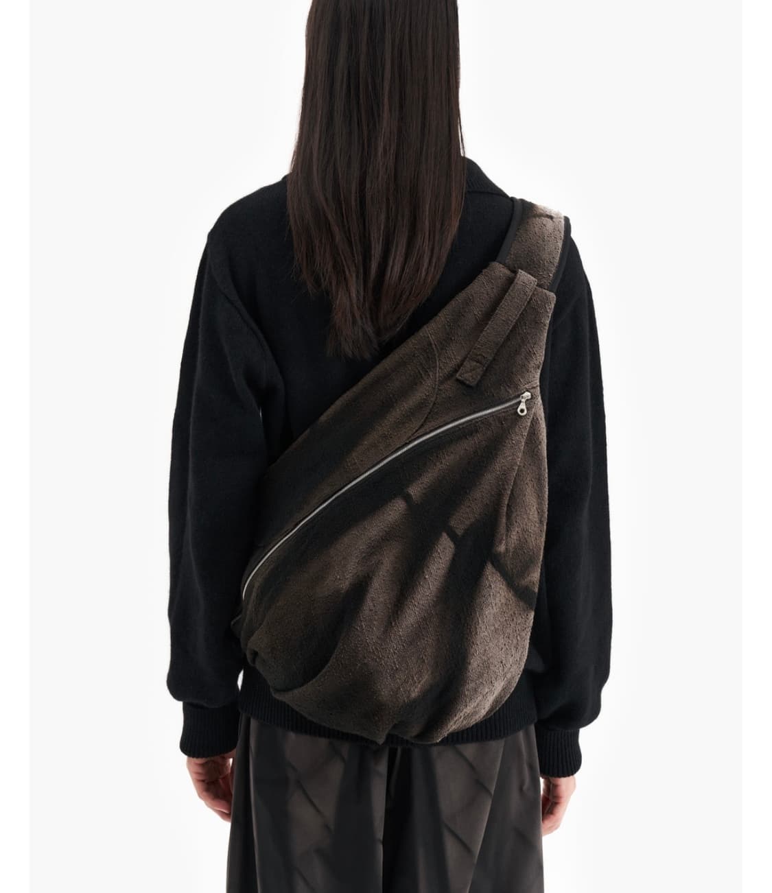 지용킴 선블리치 슬링백 Jiyongkim sling bag 상품이미지3