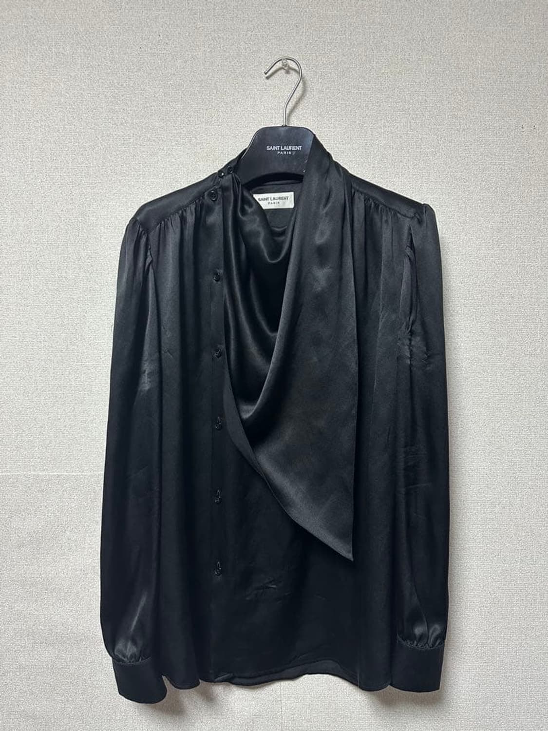 [더보이즈 찬희님 착용] 생로랑 23ss 스카프 셔츠 상품이미지4