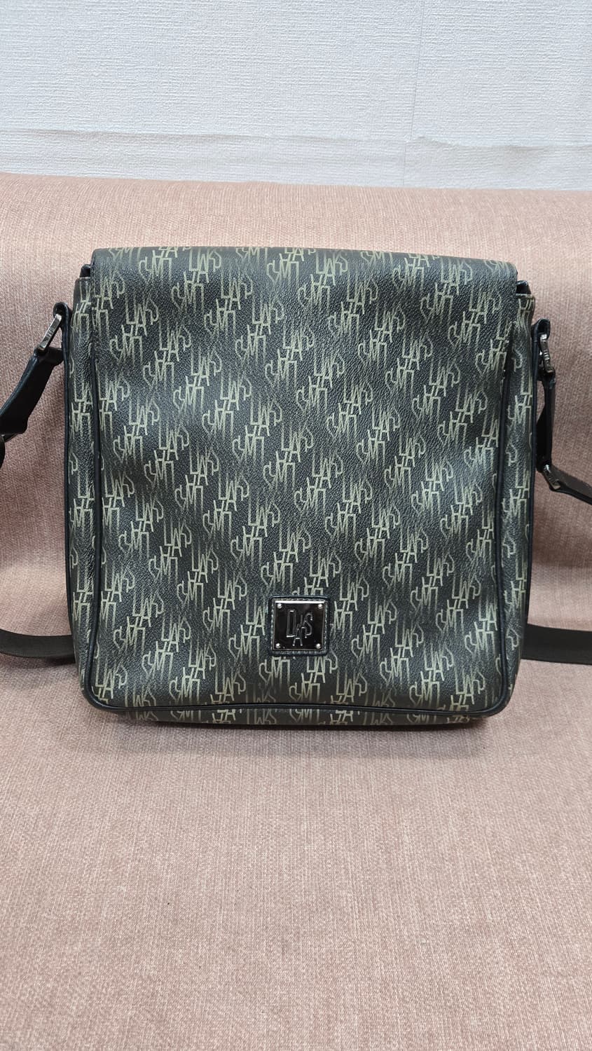 닥스 메신저백 모노그램 패턴 크로스백 상품이미지1