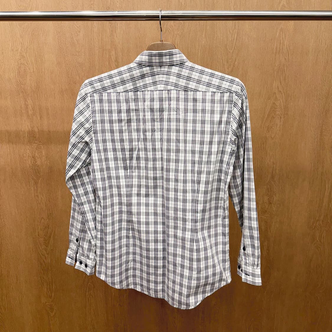 버버리 블랙 라벨 코튼 체크 셔츠 더블 포켓 로고 자수 디테일 화이트 상품이미지3