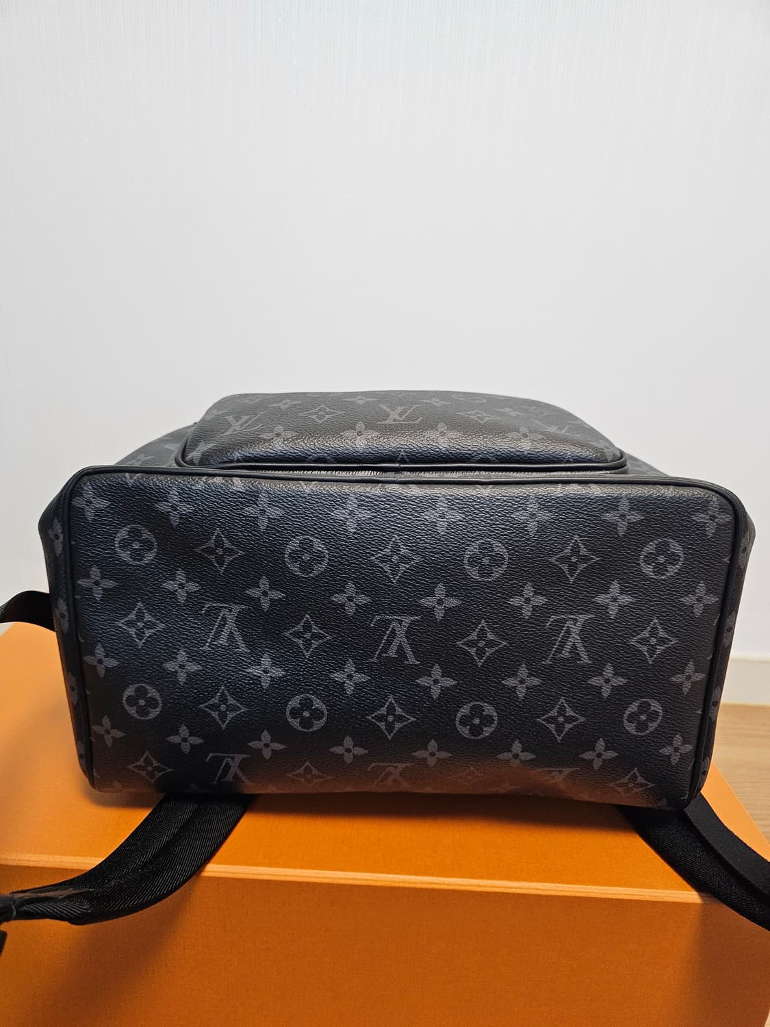 루이비통 퍼렐 이클립스 몽수리 백팩 신형 25년1월 상품이미지6