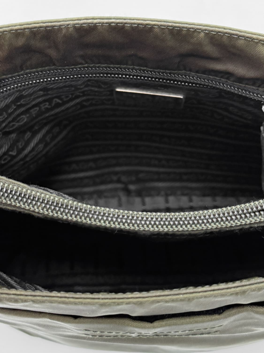 프라다 나일론 레더 트리밍 스퀘어백 상품이미지7