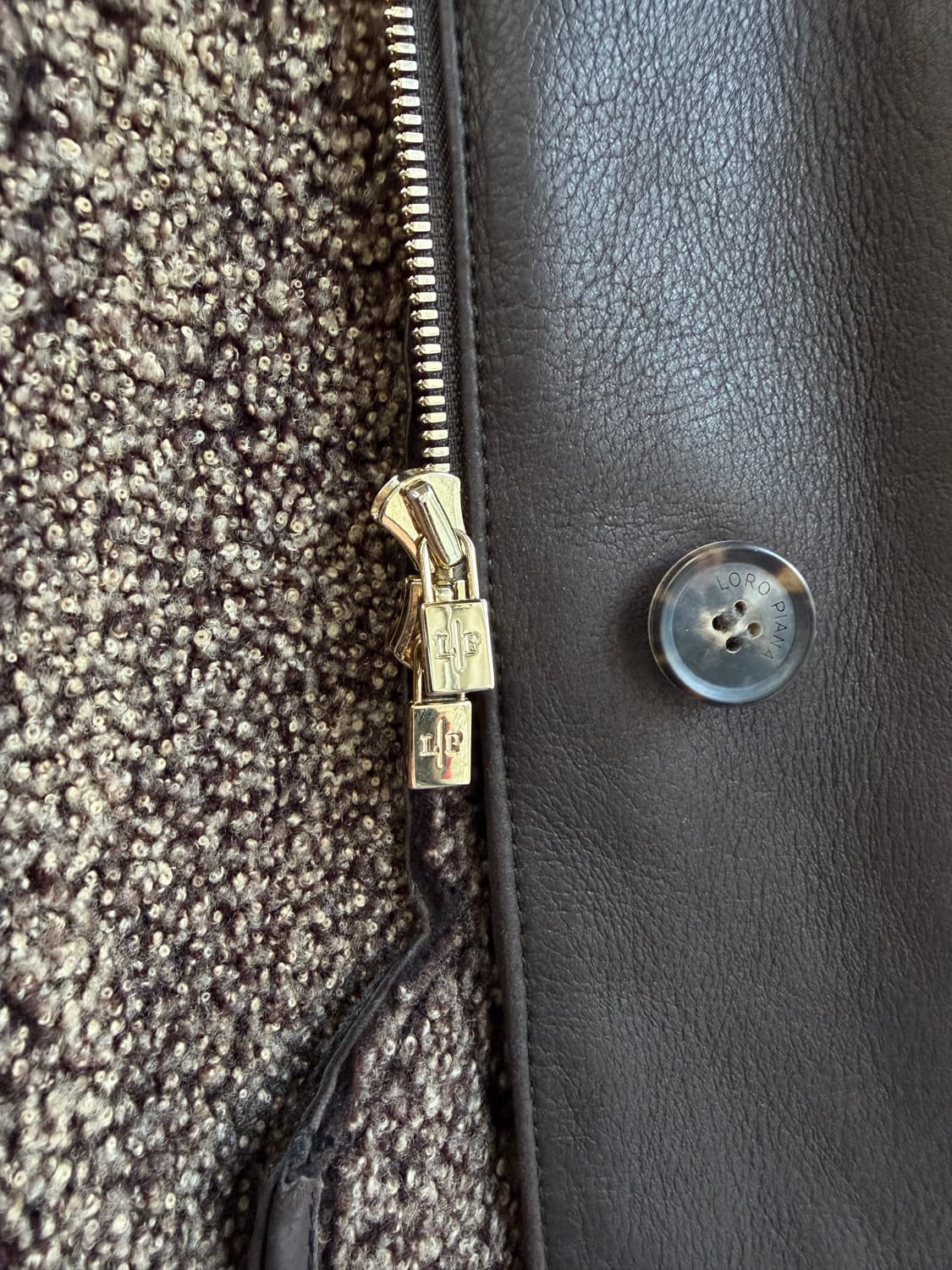 42/ 로로피아나 램스킨 무스탕 롱코트 상품이미지6