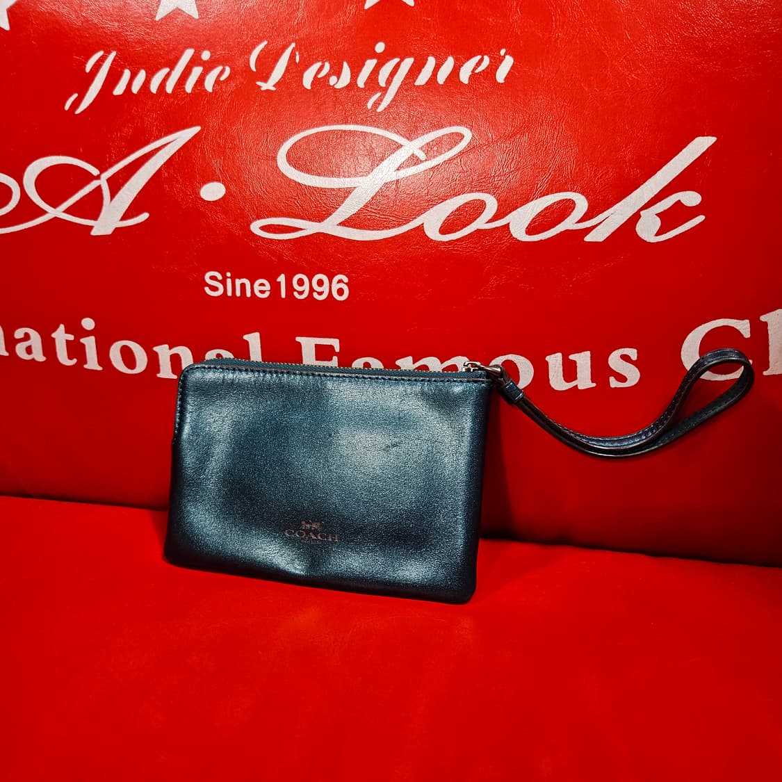 코치(COACH) 글리터 패치 버드 지퍼 지갑 상품이미지2