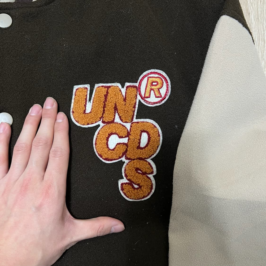 언체인드 스튜디오 빅로고 바시티자켓 L/100  상품이미지3