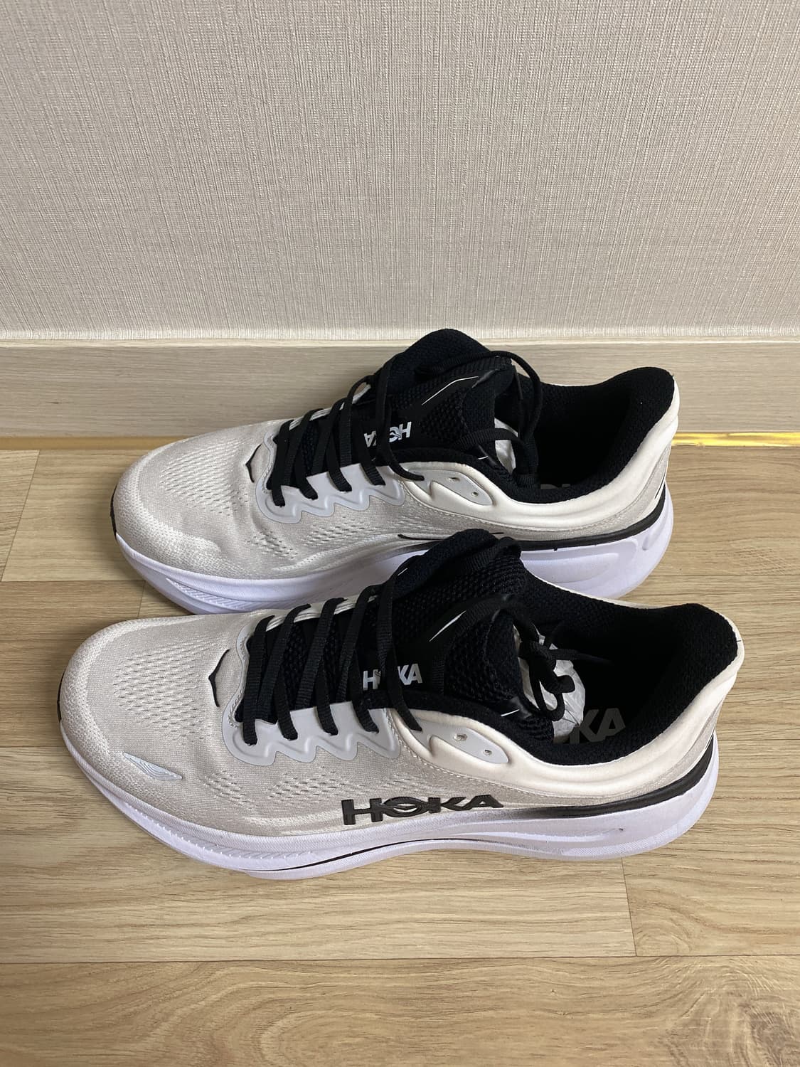 hoka 호카 본디 화이트 운동화 상품이미지2
