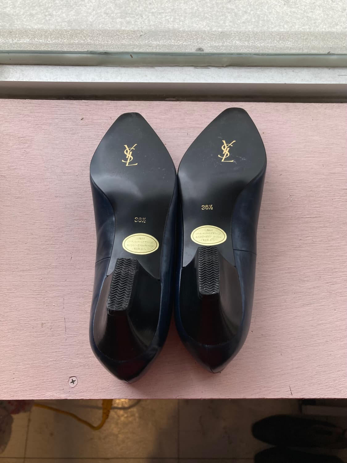 입생로랑 레더 포인티드 미들힐 상품이미지6