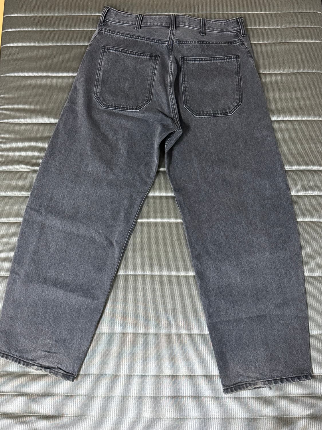 해칭룸 와이드 커브드진 Curve Jeans Washed Black 상품이미지3