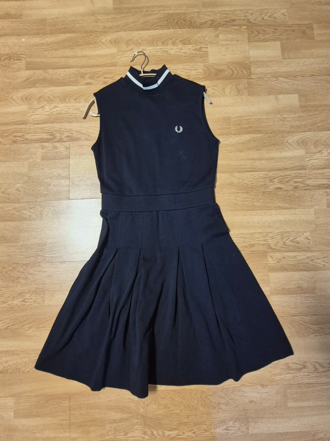 프레드페리 슬리브리스 플리츠 원피스 상품이미지1