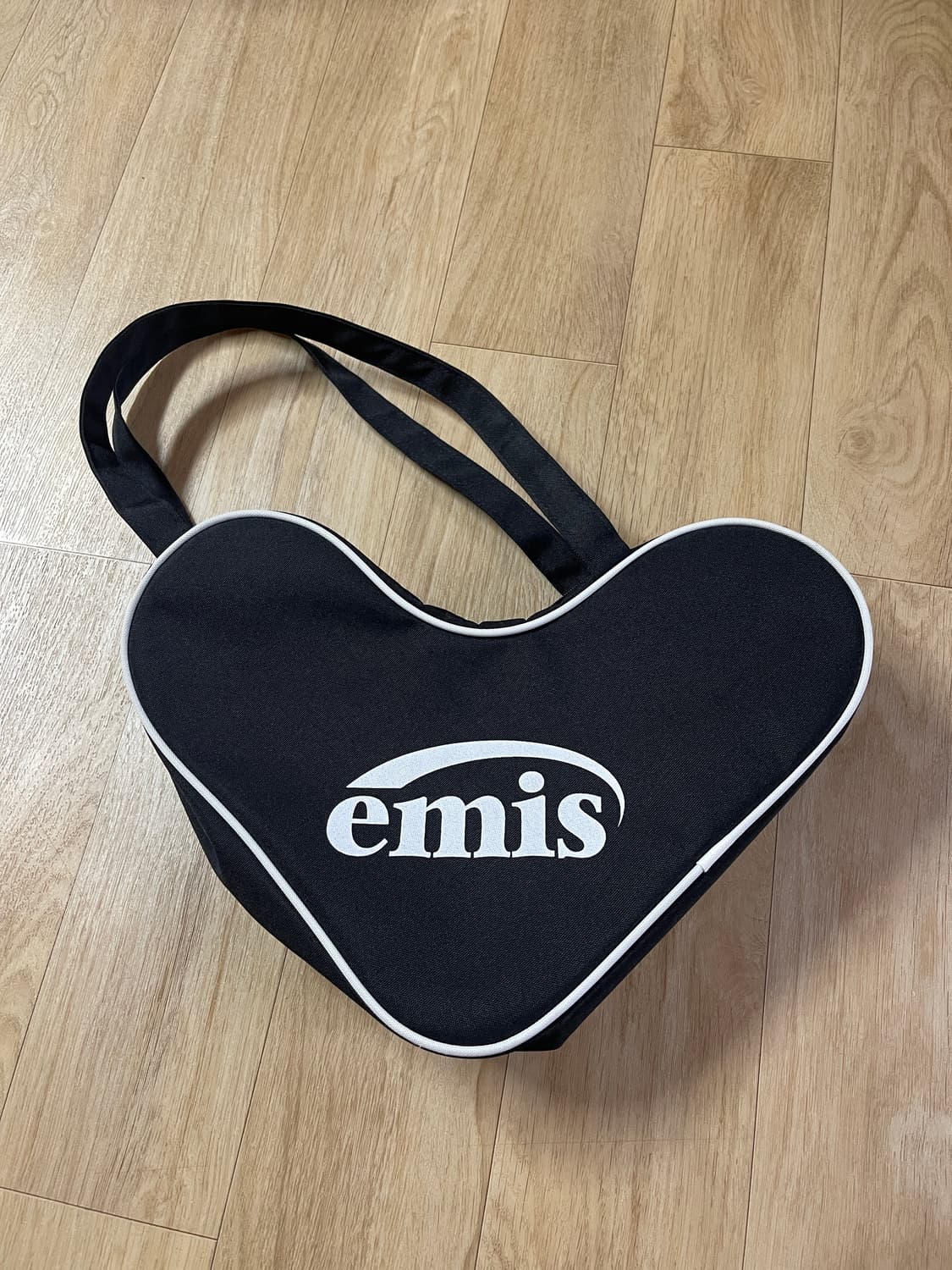 이미스(EMIS) 벨루어 하트 토트백 블랙 상품이미지1