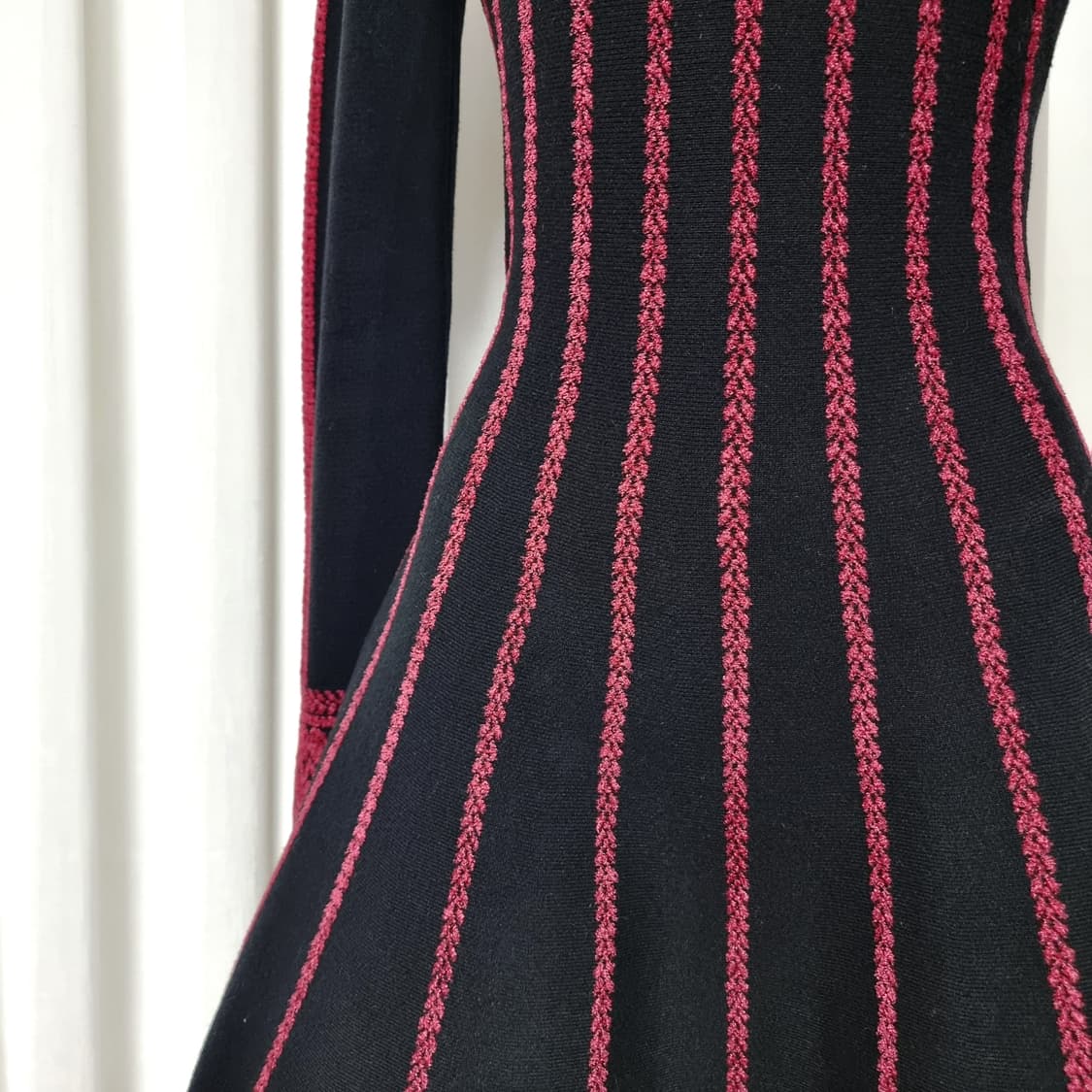 마쥬 maje 벨벳자수 니트 원피스 (44-날씬55/표기2) 상태최상 상품이미지5