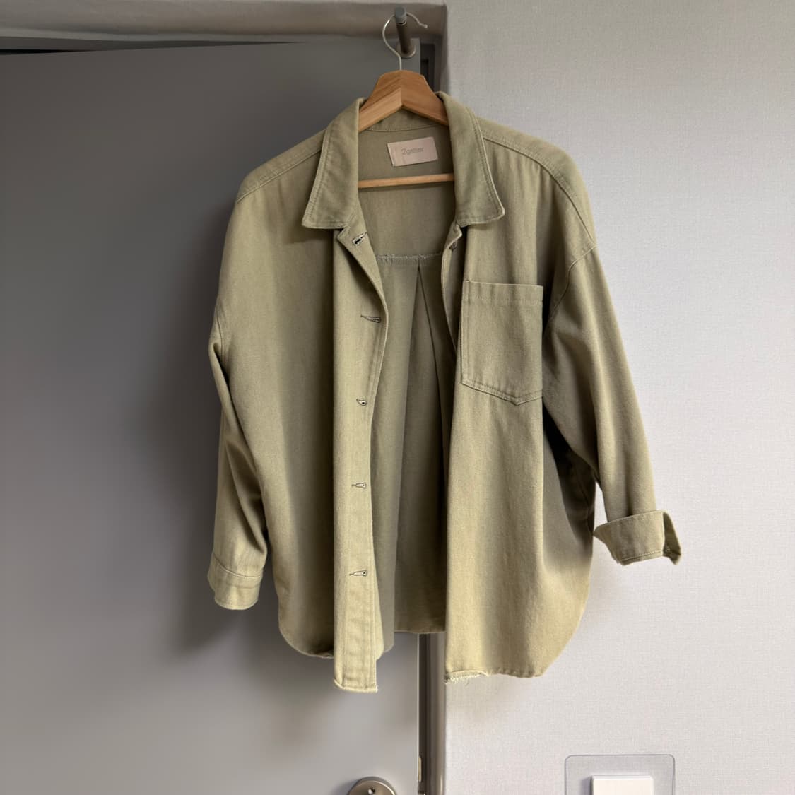 오버핏 트윌 면 자켓 카키 상품이미지3