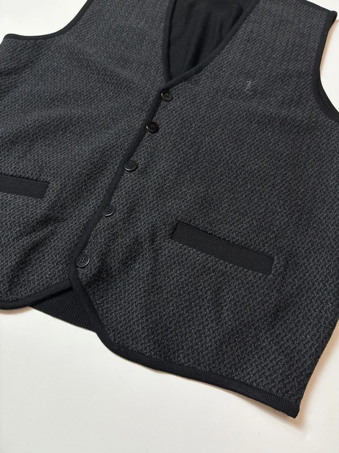 입생로랑 00's 울 니트 베스트 PN8195 상품이미지4