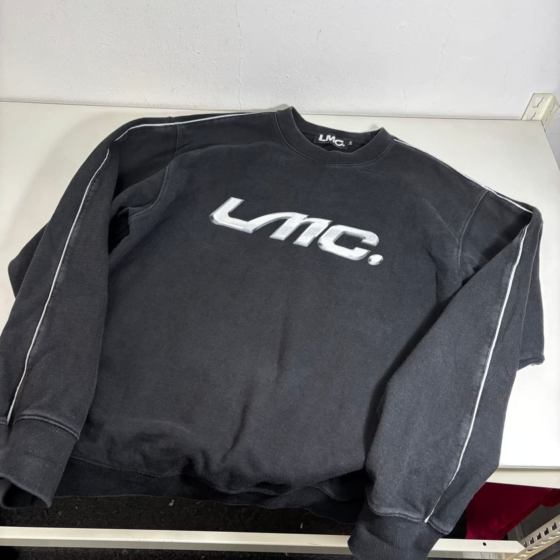 M 100 LMC 엘앰씨 블랙 오버핏 스웻코튼 맨투맨 상품이미지2