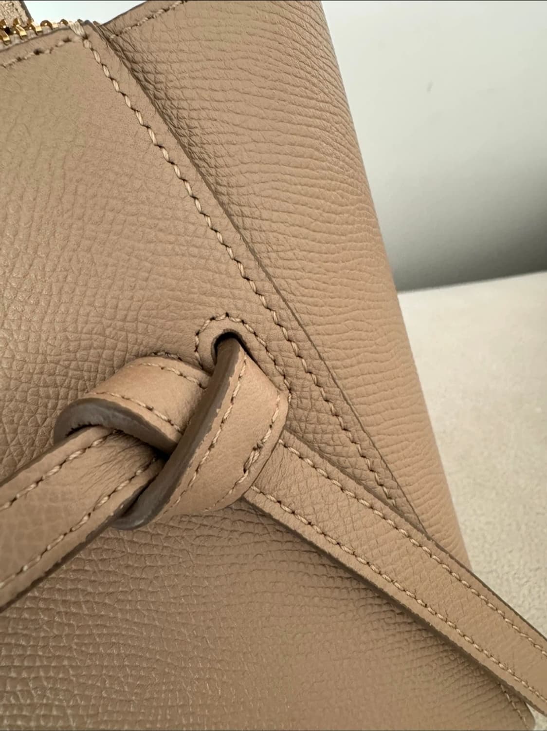 셀린느 벨트백 나노 라이트토프 상품이미지6