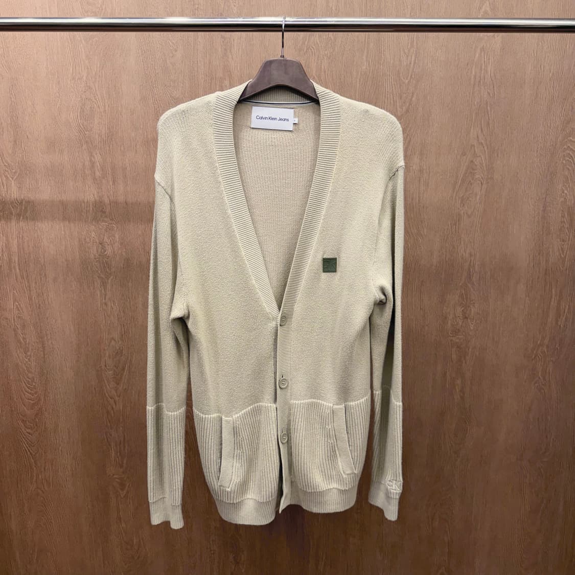 캘빈클라인 브이넥 코튼 가디건 리브 조직 톤온톤 버튼 디테일 베이지 상품이미지2
