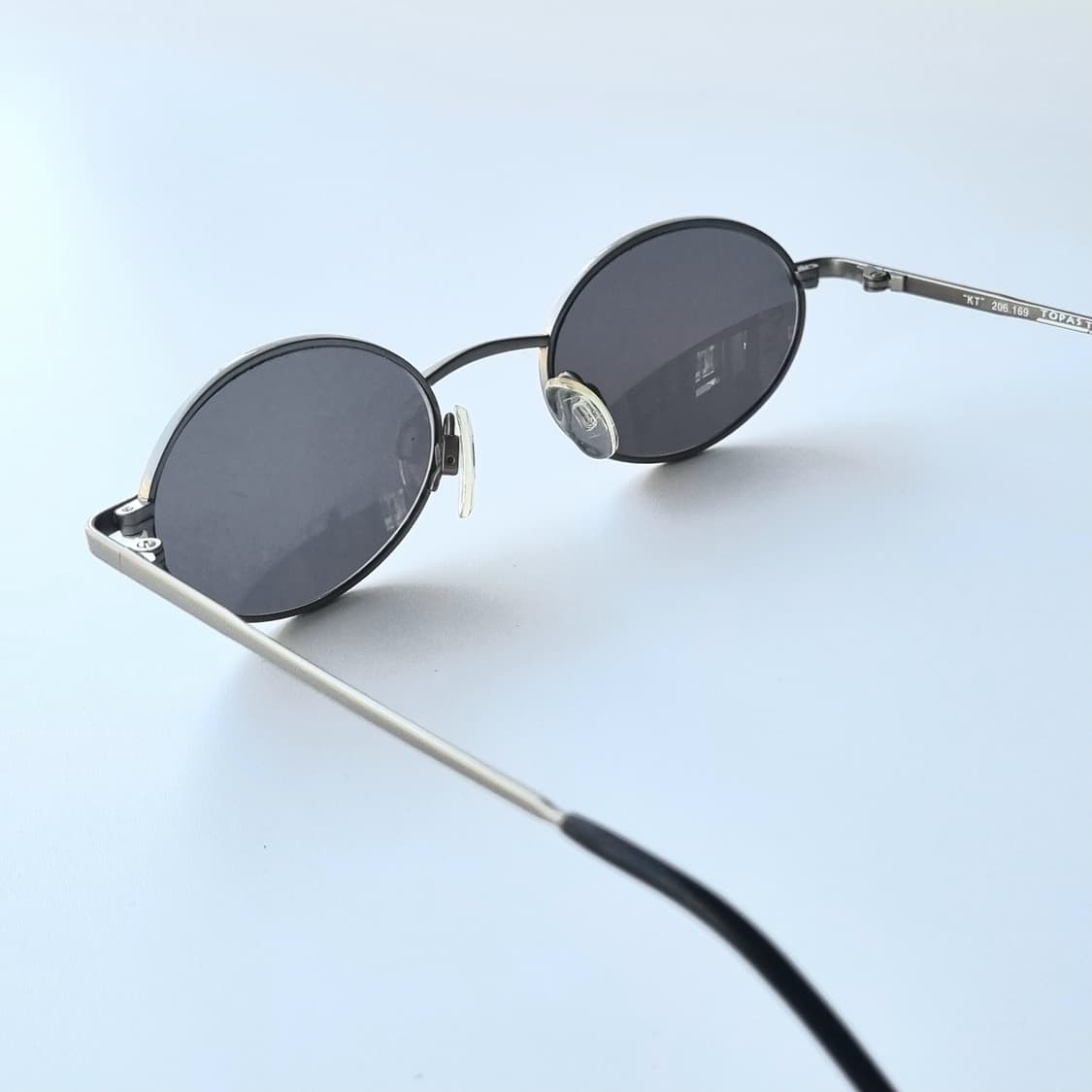 데드스탁 미니멀 빈티지 무드의 오발 쉐입 선글라스 상품이미지4