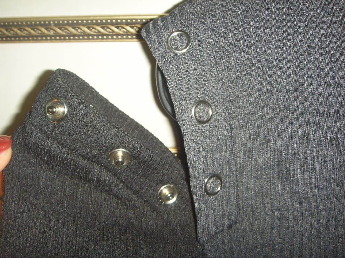 debbyupper 데비어퍼 컷아웃 하프집업 상품이미지3