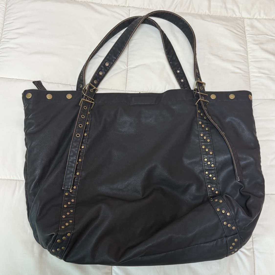 배드블러드 스터디드 레더 쇼퍼백 - 워시드블랙 상품이미지2