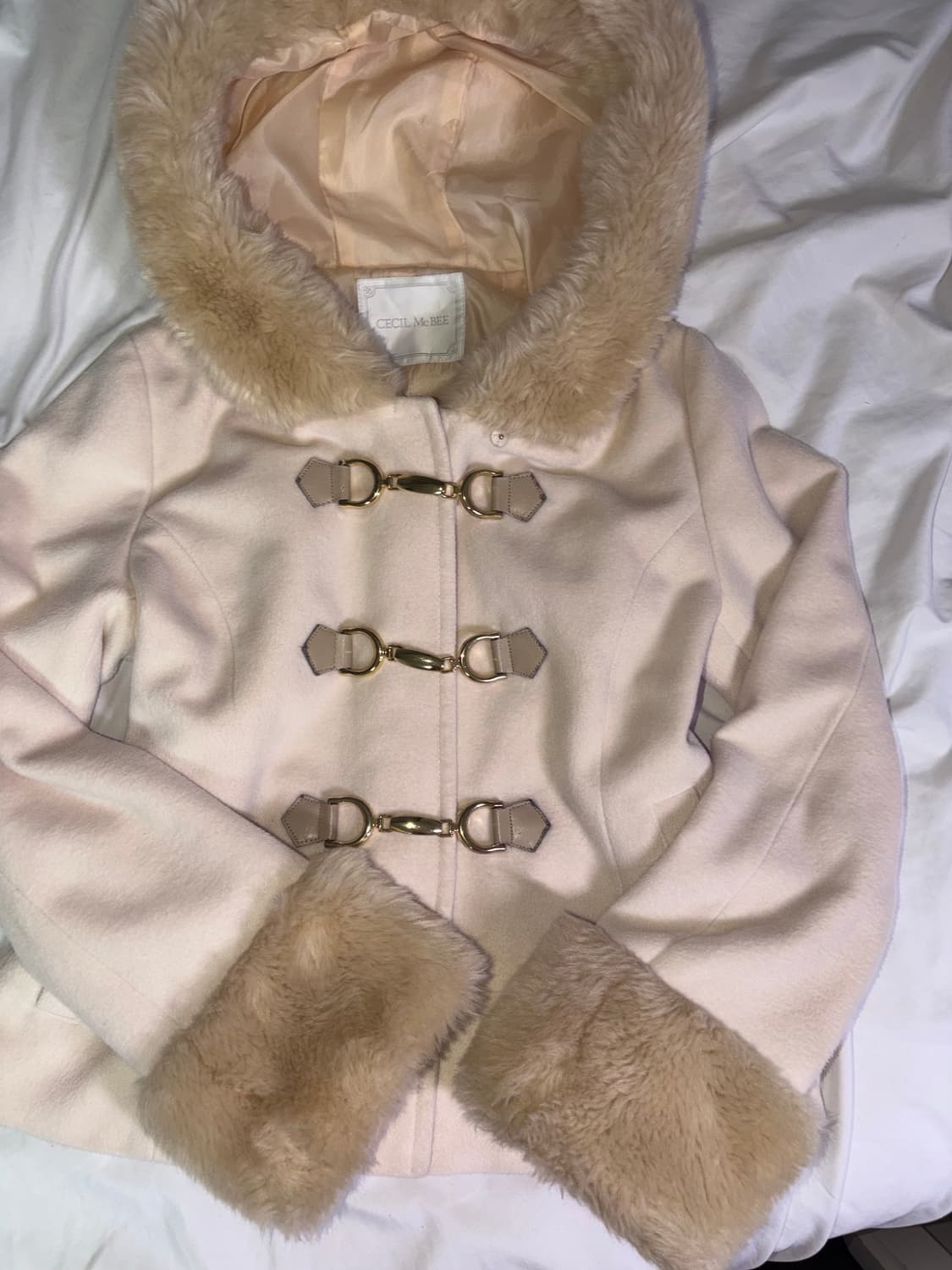 세실맥비 베이지 퍼 숏코트 금장 라떼갸루 오네갸루 가루 상품이미지4