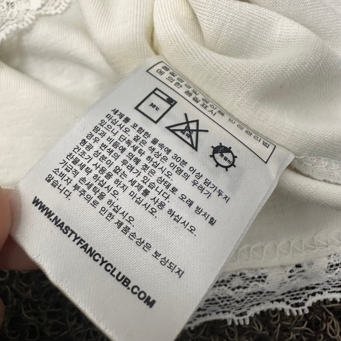 [새상품] Fancyclub 네스티팬시클럽 여성 레이스 끈 민소매 나시 상품이미지7