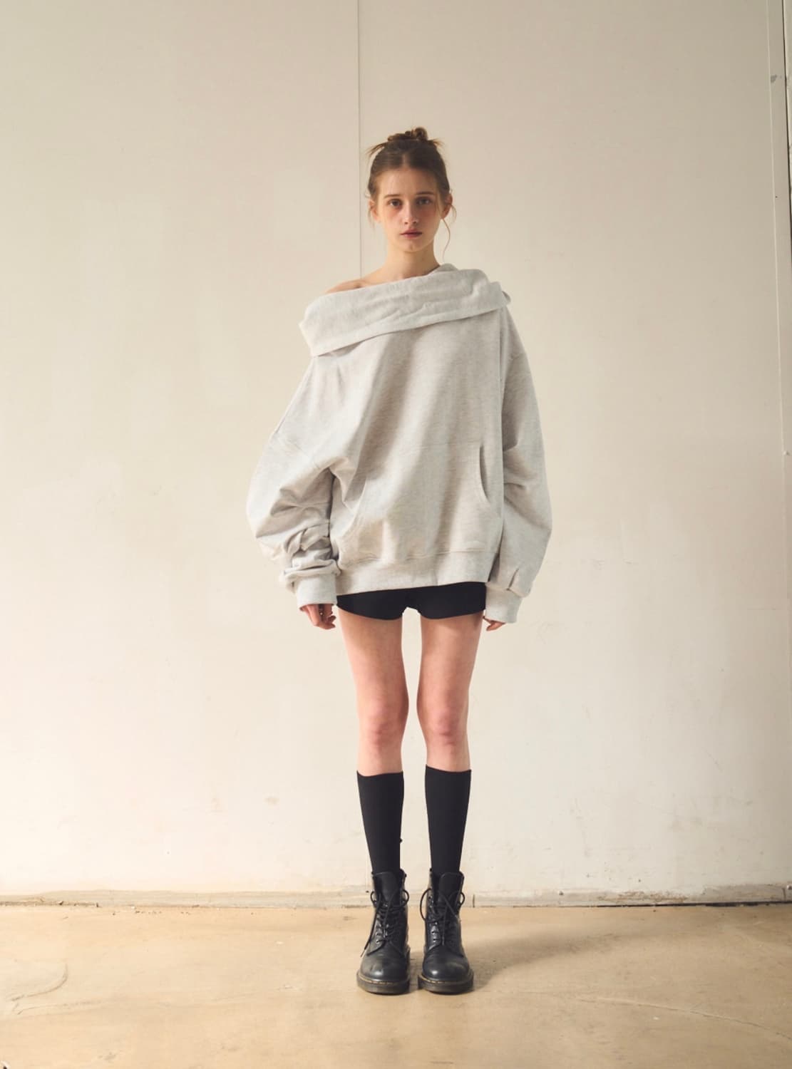 UUNE 우네 오프숄더 후드티 상품이미지3