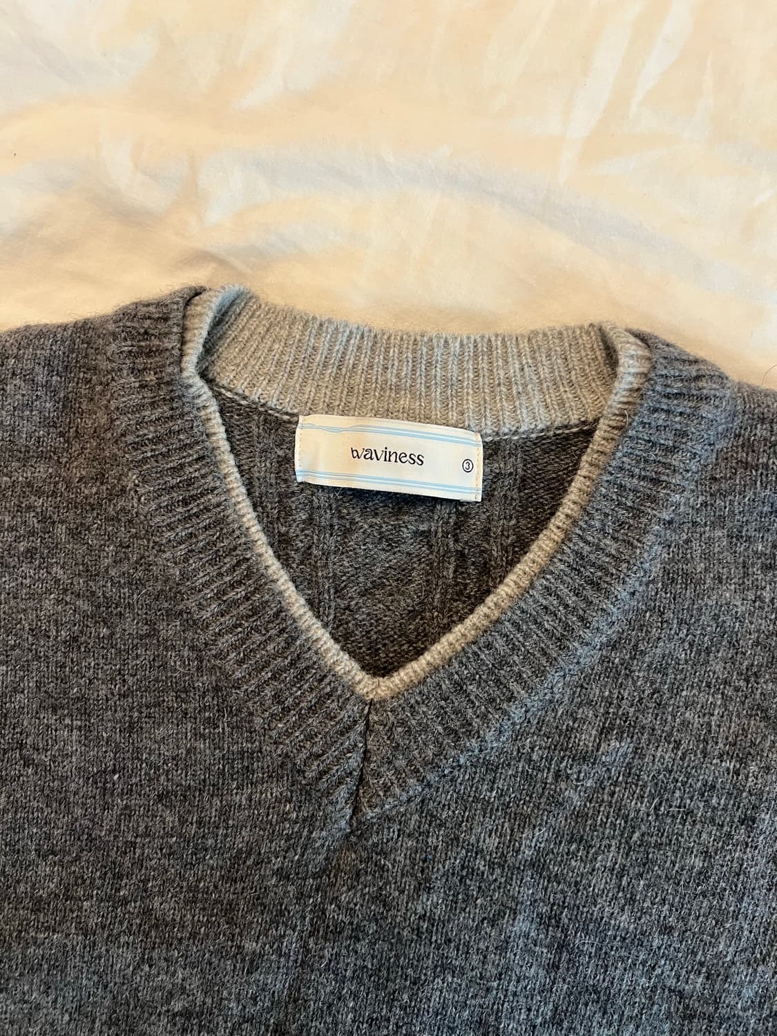 웨이비니스 드리프트 레이어드 브이넥 그레이 3사이즈 상품이미지5