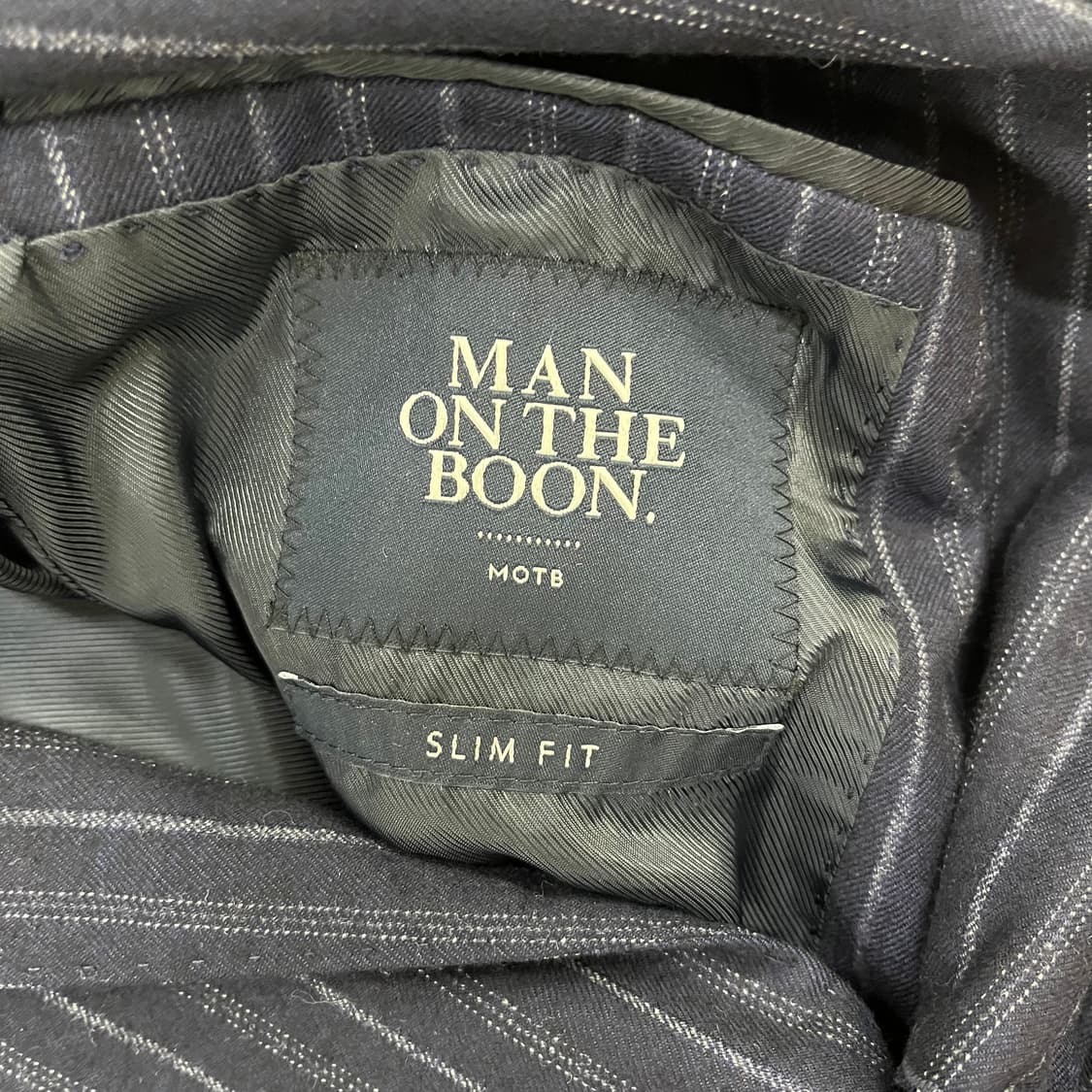 [48] 맨온더분 네이비 스트라이프 슬림핏 정장 테일러 수트 셋업 010 상품이미지3