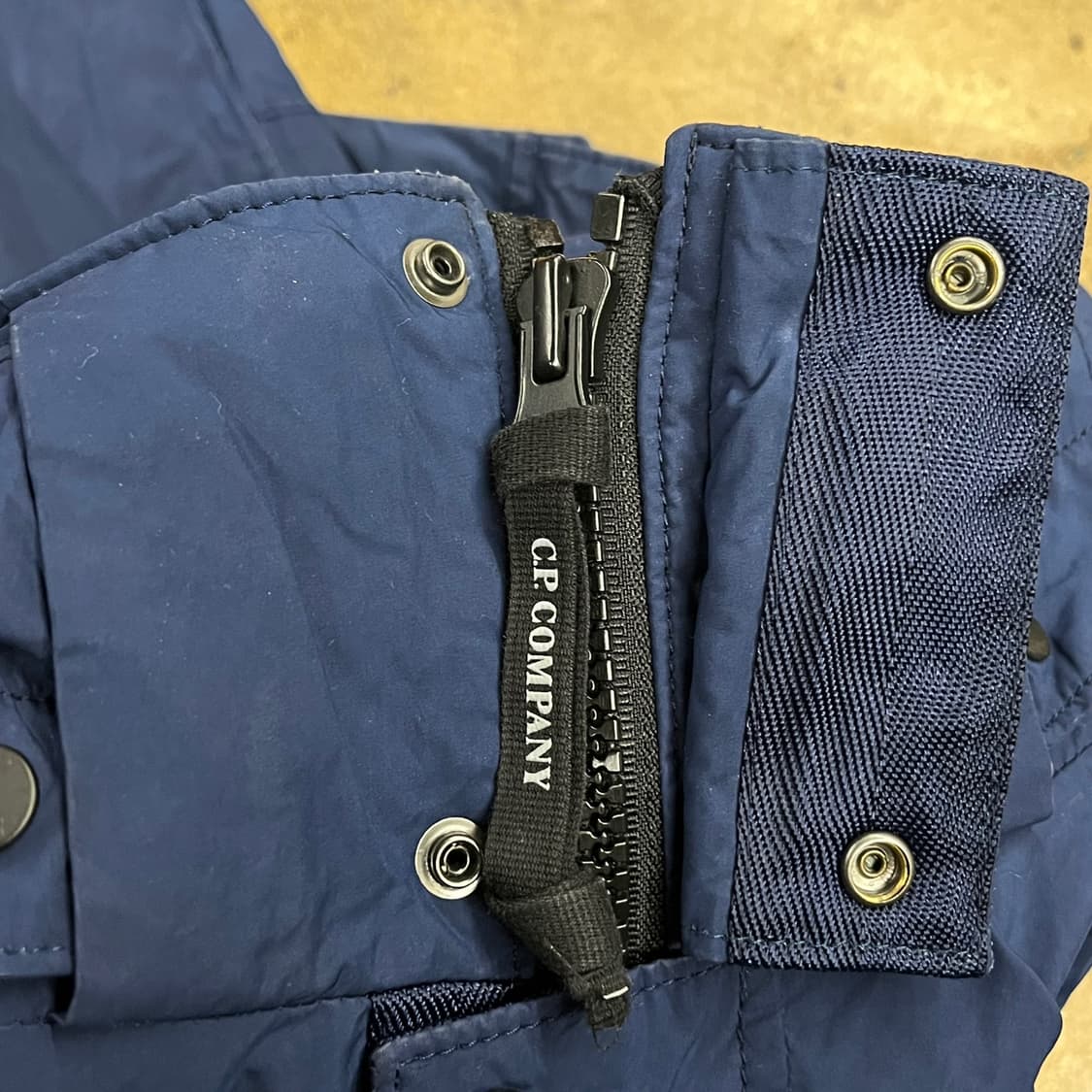 [ 정품/100 ] CP컴퍼니 나일론 고글 후드 자켓 b18 상품이미지7